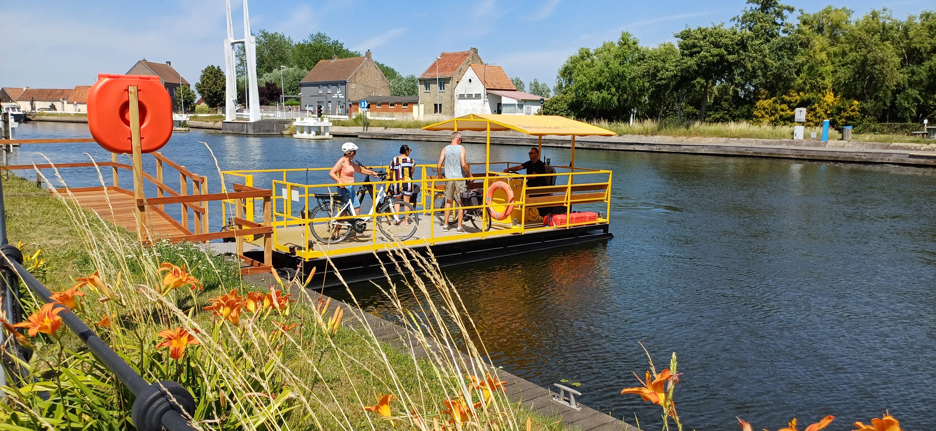 VERVANGENDE VEERDIENST BLIJKT SCHOT IN DE ROOS